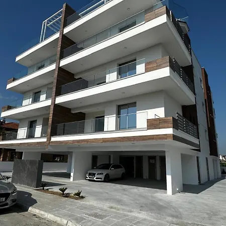 Brandnew Rooftop Flat Near Mall *