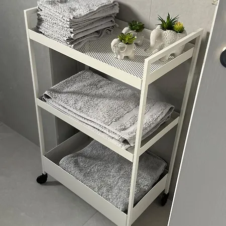 Brandnew Rooftop Flat Near Mall *